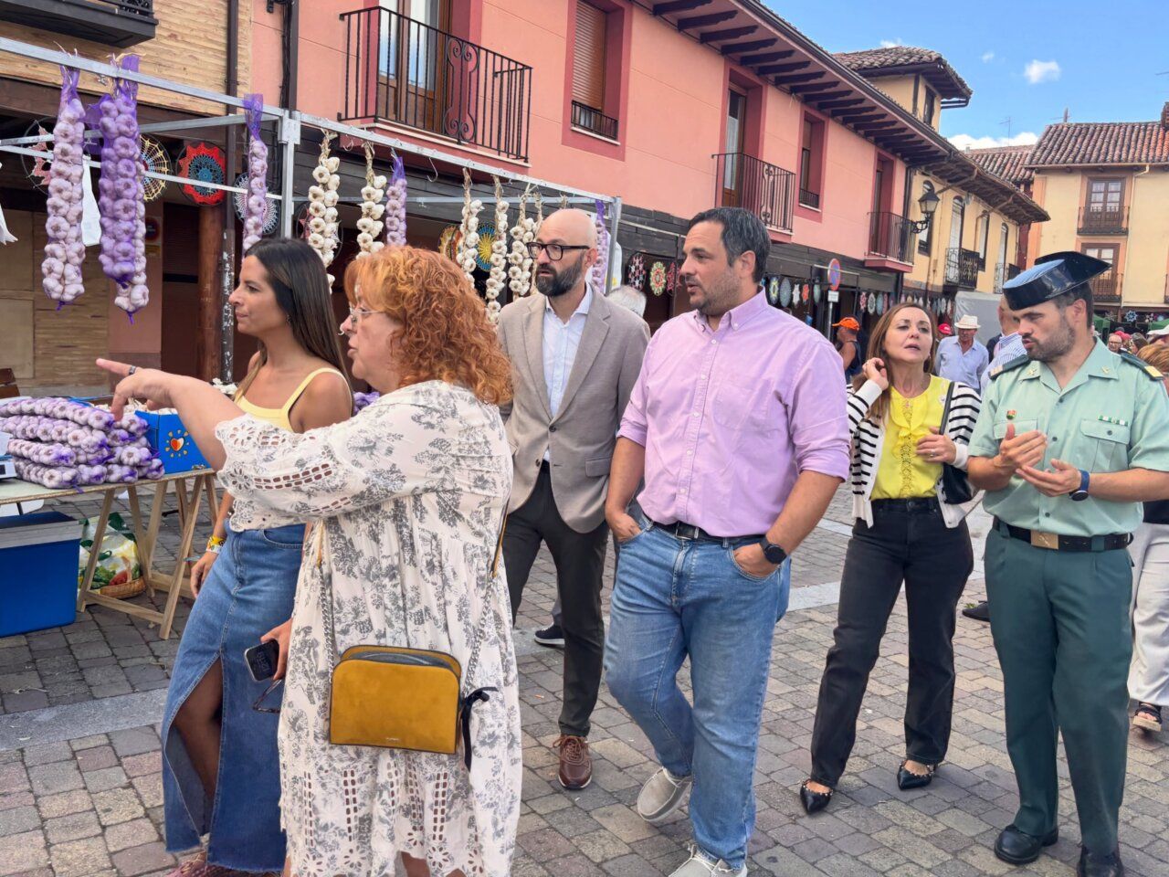 Visitantes en la XXXVII Feria del Tomate en Mansilla de las Mulas.