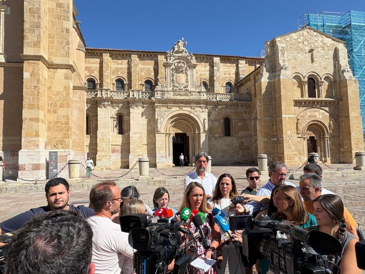 Alma Ezcurra en una comparecencia ante los medios en León
