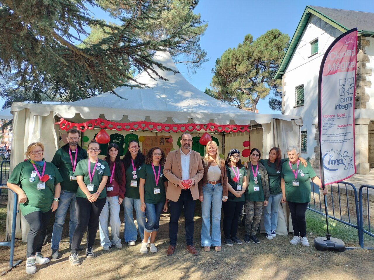 Grupo de voluntarios en el evento CIMA Integra en Ponferrada