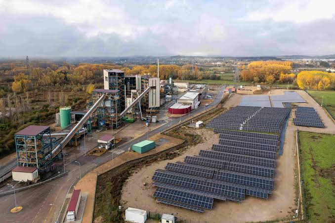 Instalaciones de energía solar y planta de combustibles renovables en Ciuden
