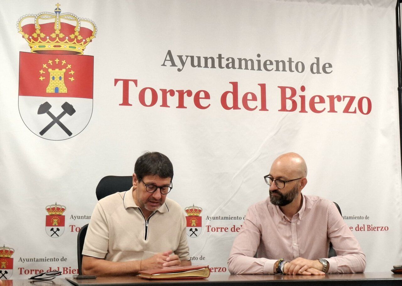 Reunión sobre la rehabilitación del colegio público de Ventas de Albares