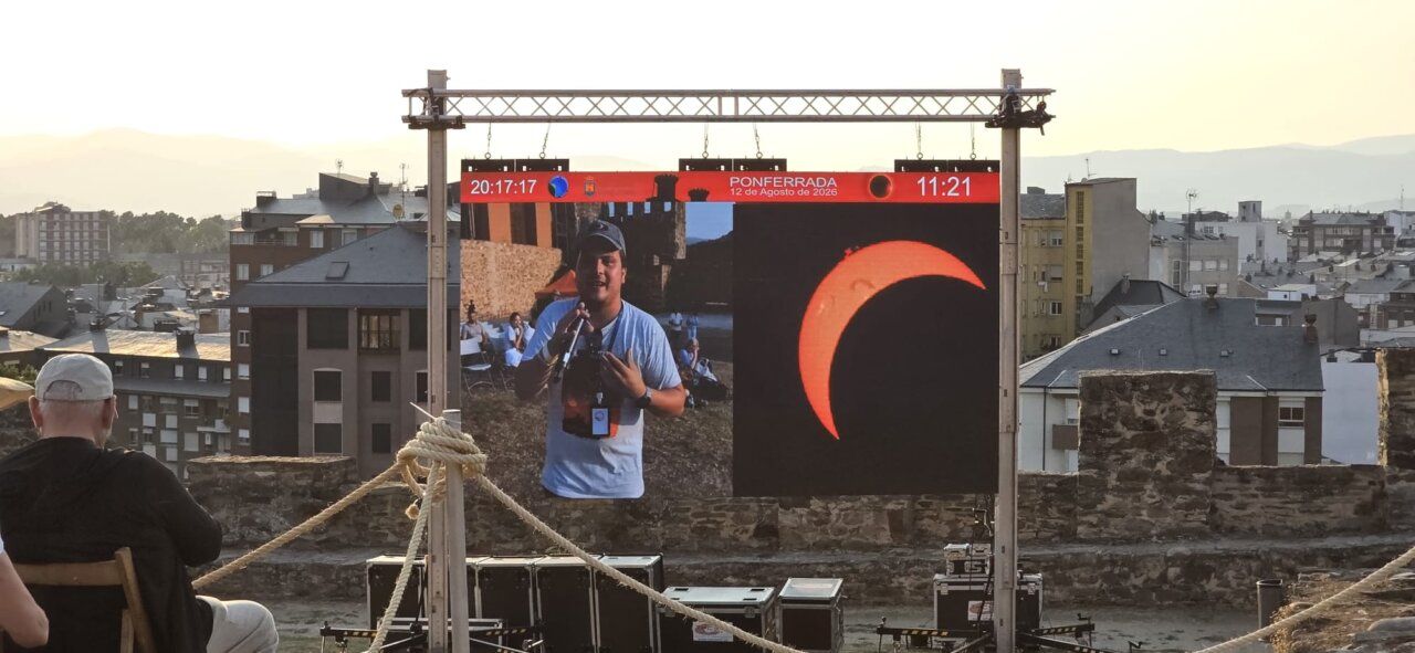Eclipse solar visto desde el Castillo de Ponferrada en 2026
