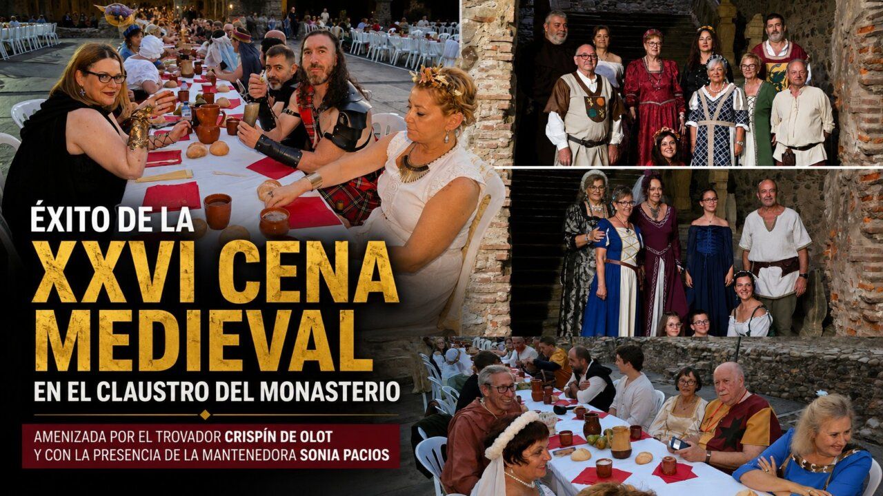Participantes en la XXVI Cena Medieval en el claustro del Monasterio de Carracedo