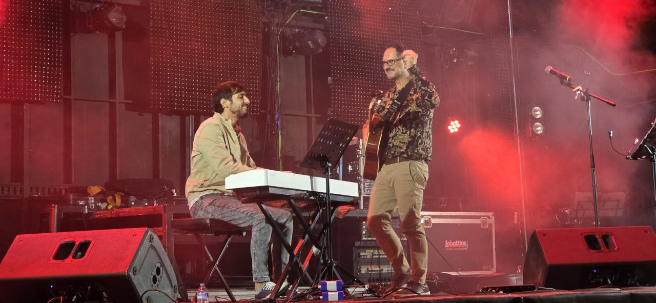 Actuación en vivo de The Duet en las Fiestas de La Encina 2026