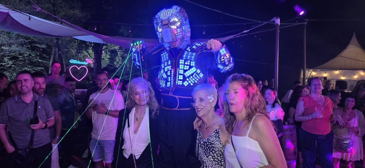 Espectáculo de luces y animación en homenaje a Ángela Show