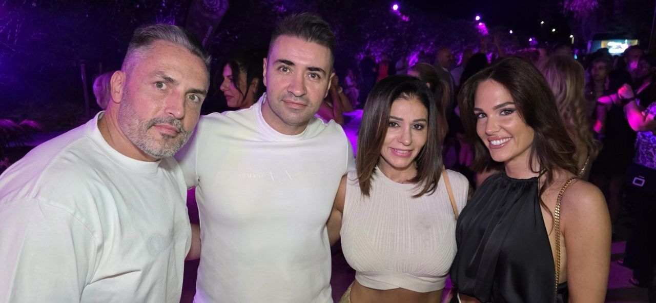 Asistentes disfrutando en el homenaje a Ángela Show en Ponferrada