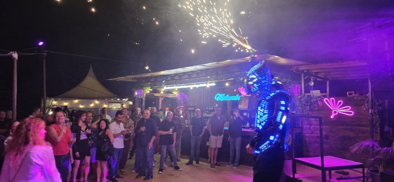 Espectáculo de luces y robots en homenaje a Ángela Show en Ponferrada