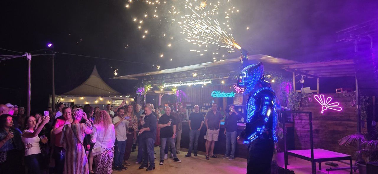 Espectáculo de luces y animación en homenaje a Ángela Show en Ponferrada
