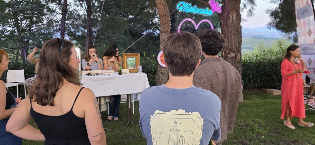 Asistentes disfrutando del concierto de Pavlenha en Malumba