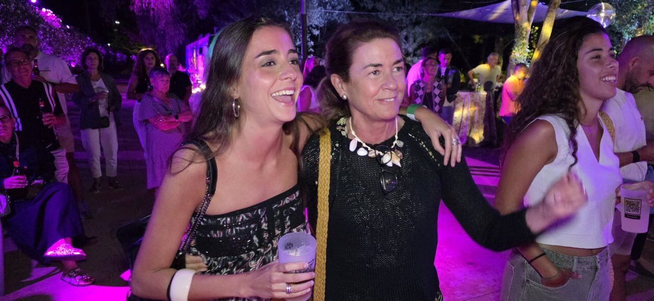 Asistentes disfrutando del concierto de Pavlenha en Malumba