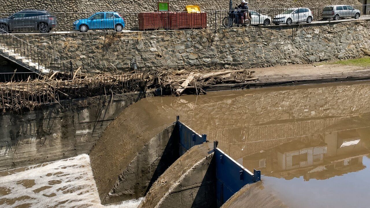 Aspecto del río Meruelo en Molinaseca tras la riada