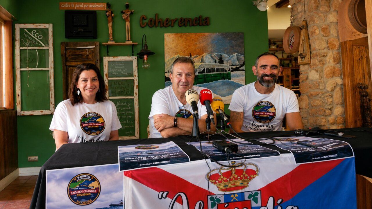 Miguel Martínez Basurco y su equipo en la presentación del cruce del Canal de la Mancha