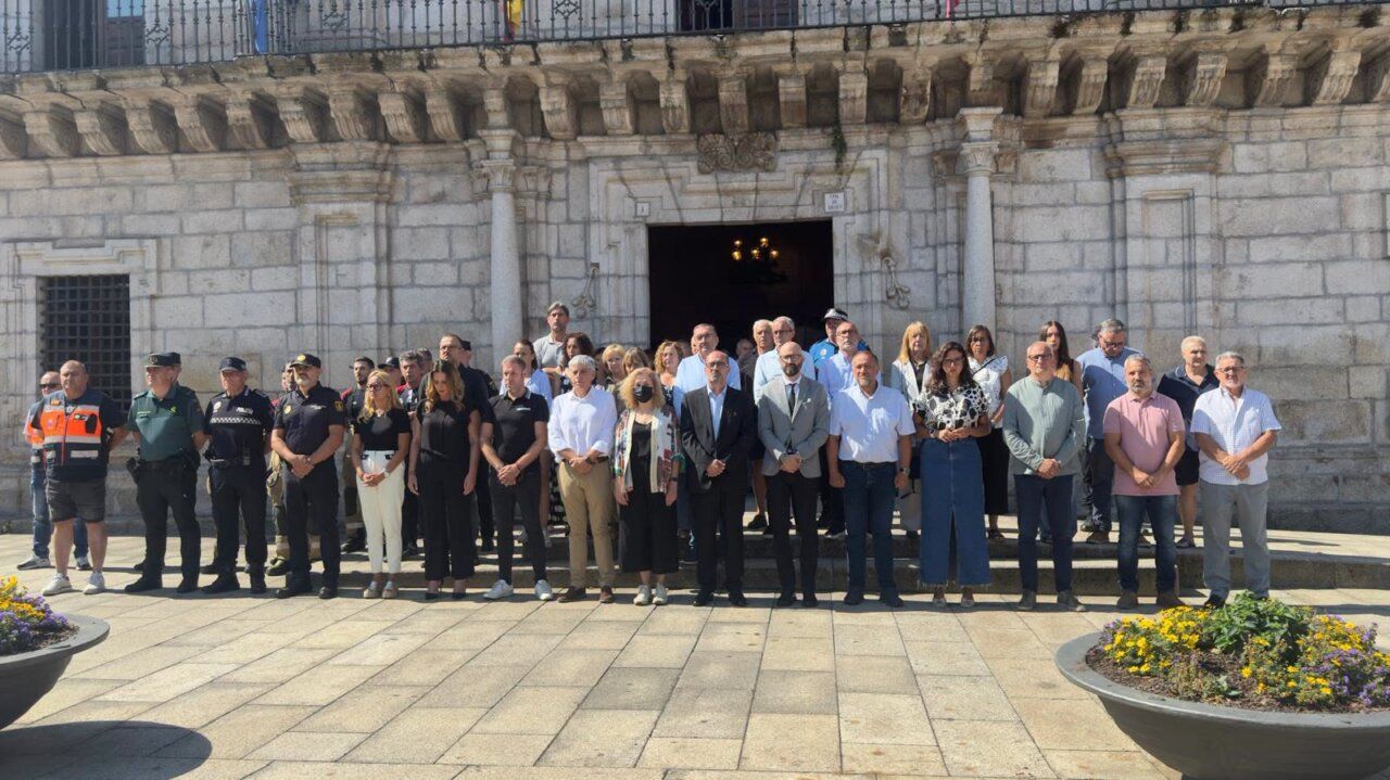 Minuto de silencio en Ponferrada por las víctimas de la tragedia