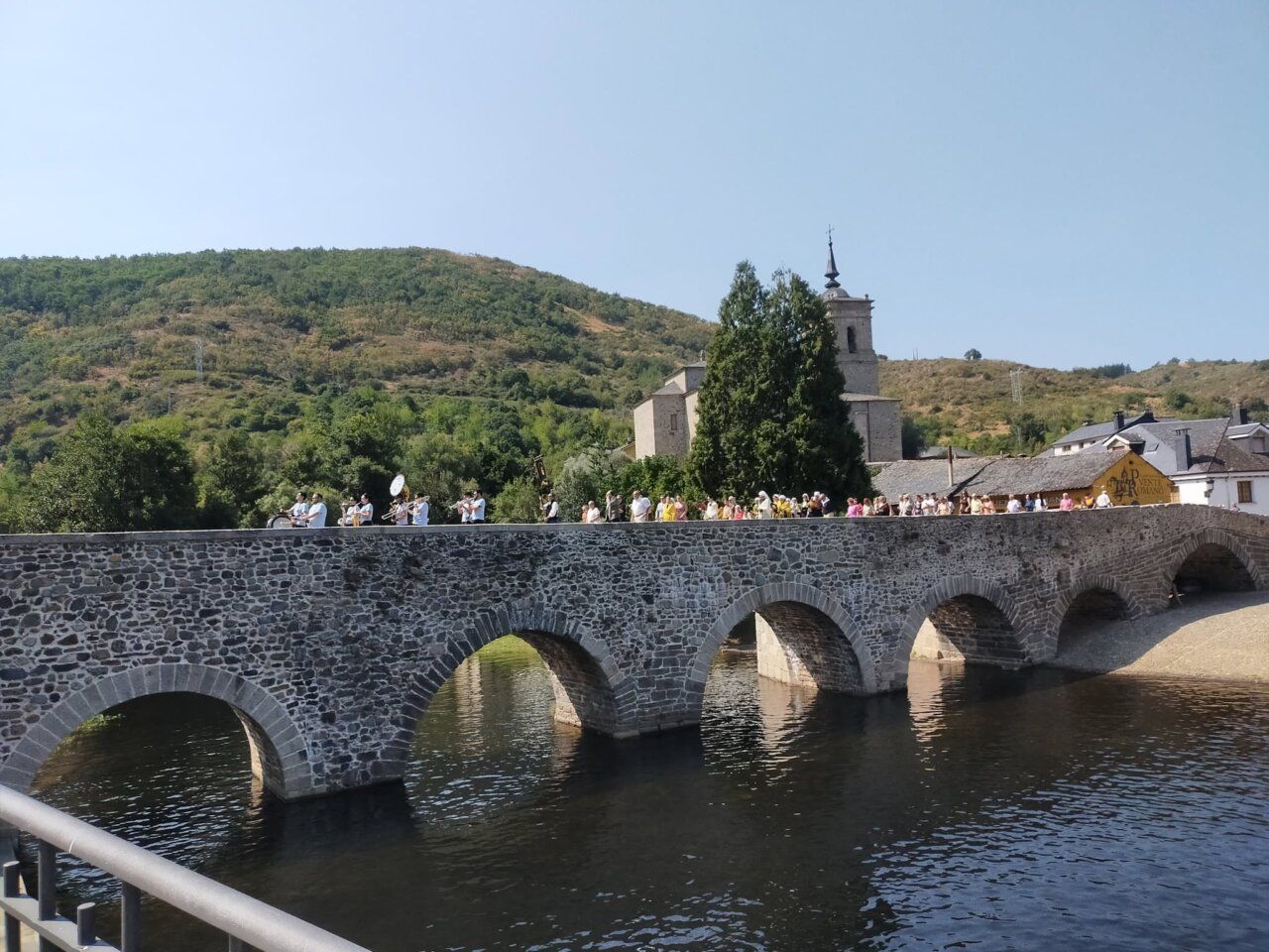 Procesión en honor a la Virgen de las Angustias en Molinaseca