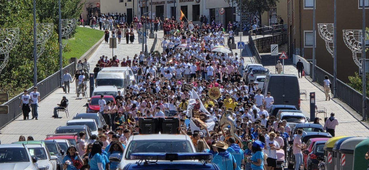 Multitud de personas participando en las Fiestas de la Encina 2026 en Ponferrada