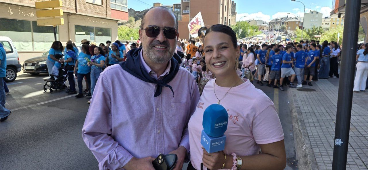 Alcalde de Ponferrada y presentadora durante el III Encuentro de Peñas