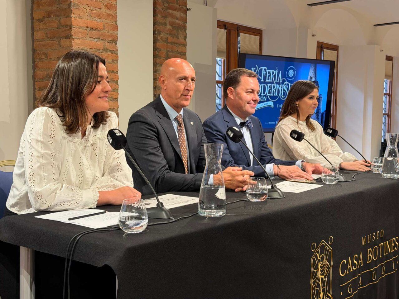 Presentación de la V Feria Modernista en Casa Botines, León.