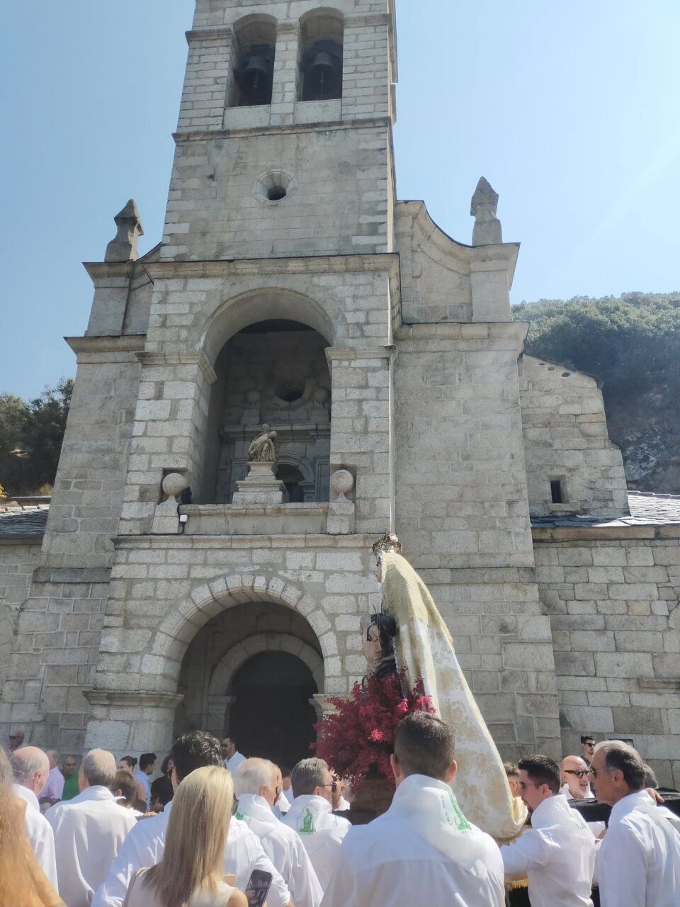 Procesión en honor a la Virgen de las Angustias en Molinaseca