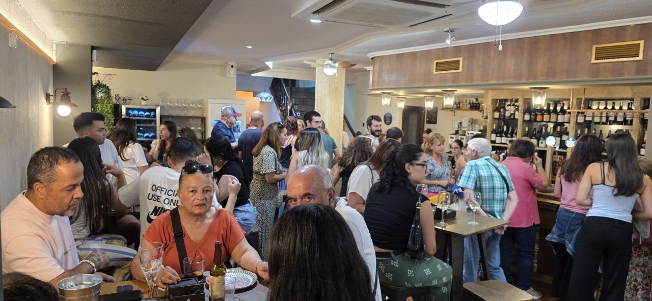 Evento en la terraza Malumba con música y ambiente festivo