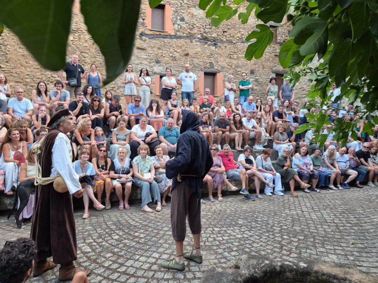 Actores en una representación teatralizada en el Castillo de los Templarios