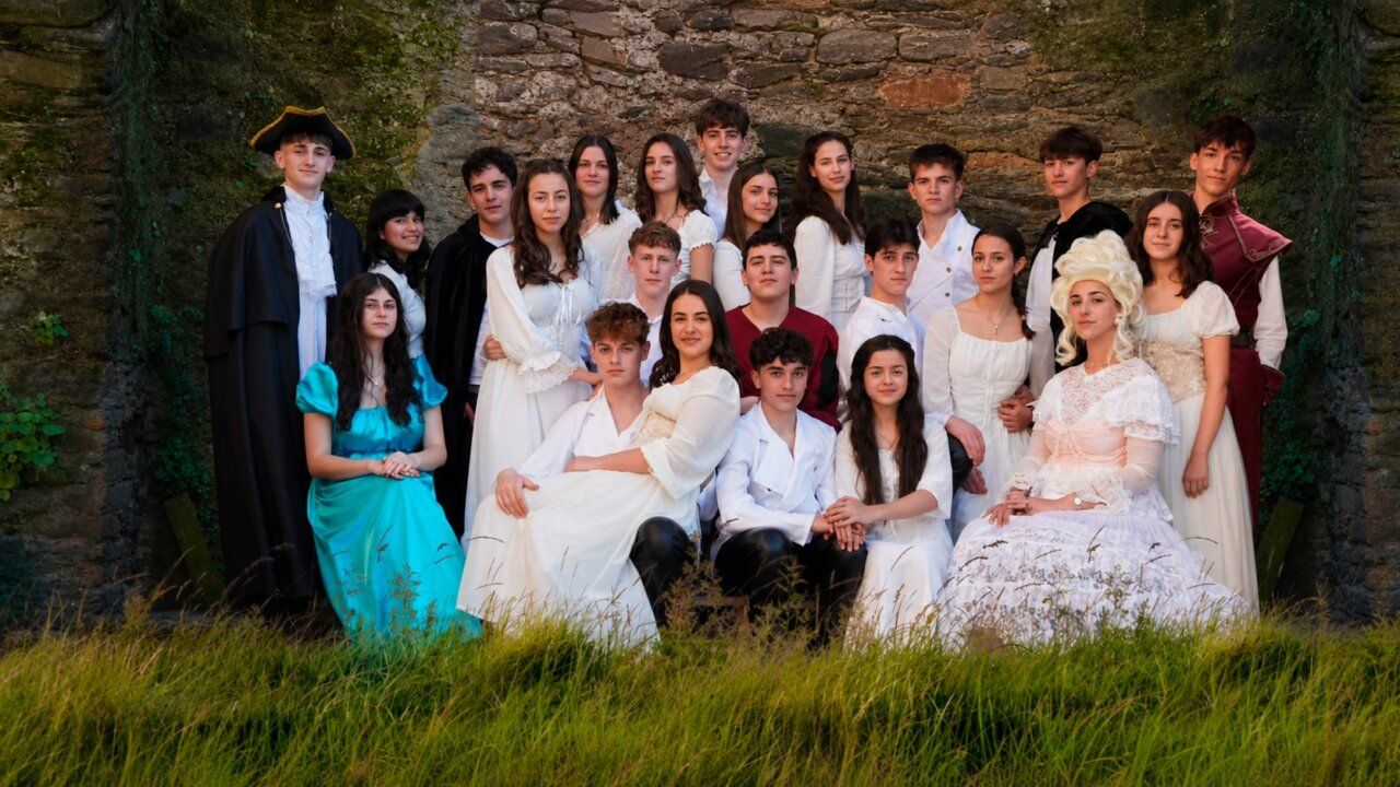Elenco de jóvenes actores en la Torre de Villafranca del Bierzo