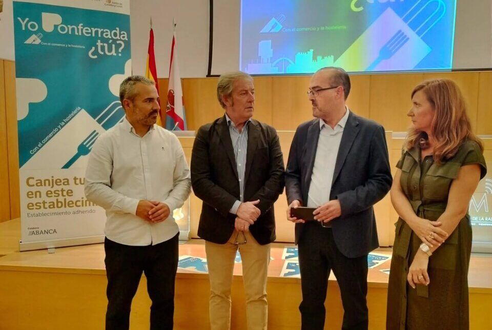 Presentación de la campaña Yo Ponferrada en un evento oficial