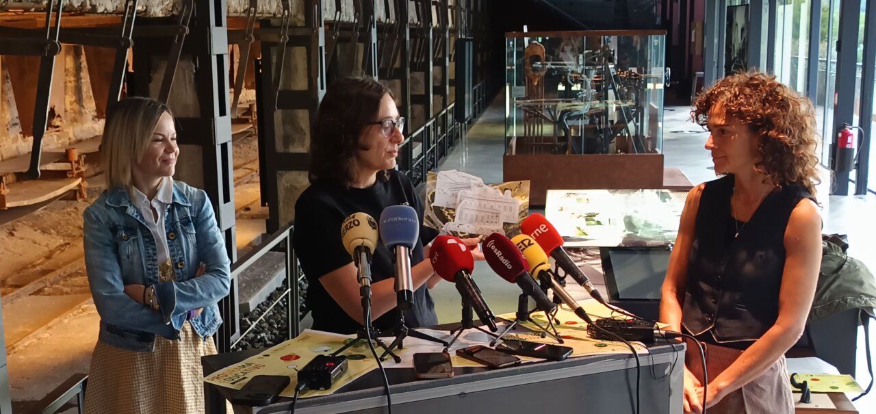 Presentación del programa educativo STEAM en Ponferrada con varias ponentes.