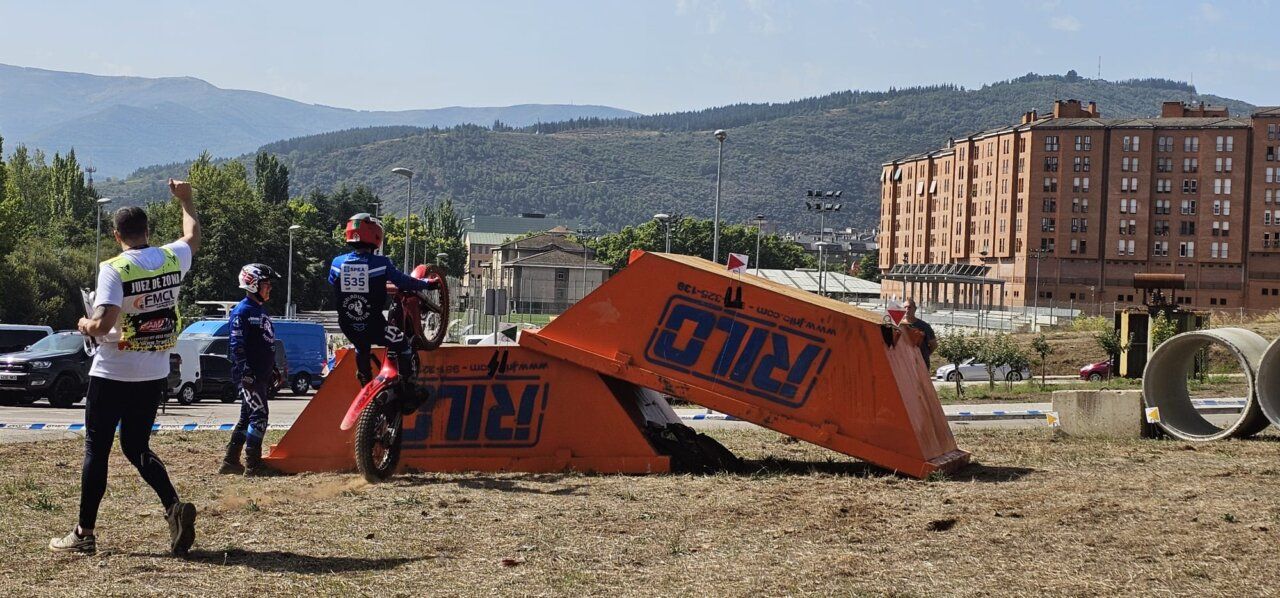 Piloto en el 46º Trial de la Encina en Ponferrada