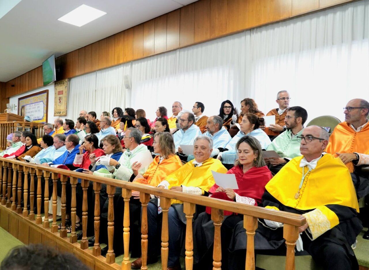 Inauguración del curso académico 2026 en la Universidad de León con estudiantes y profesores