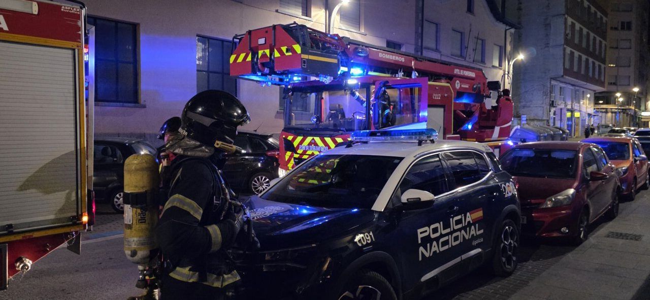 Intervención de bomberos y policía en Ponferrada por barbacoa con llamas