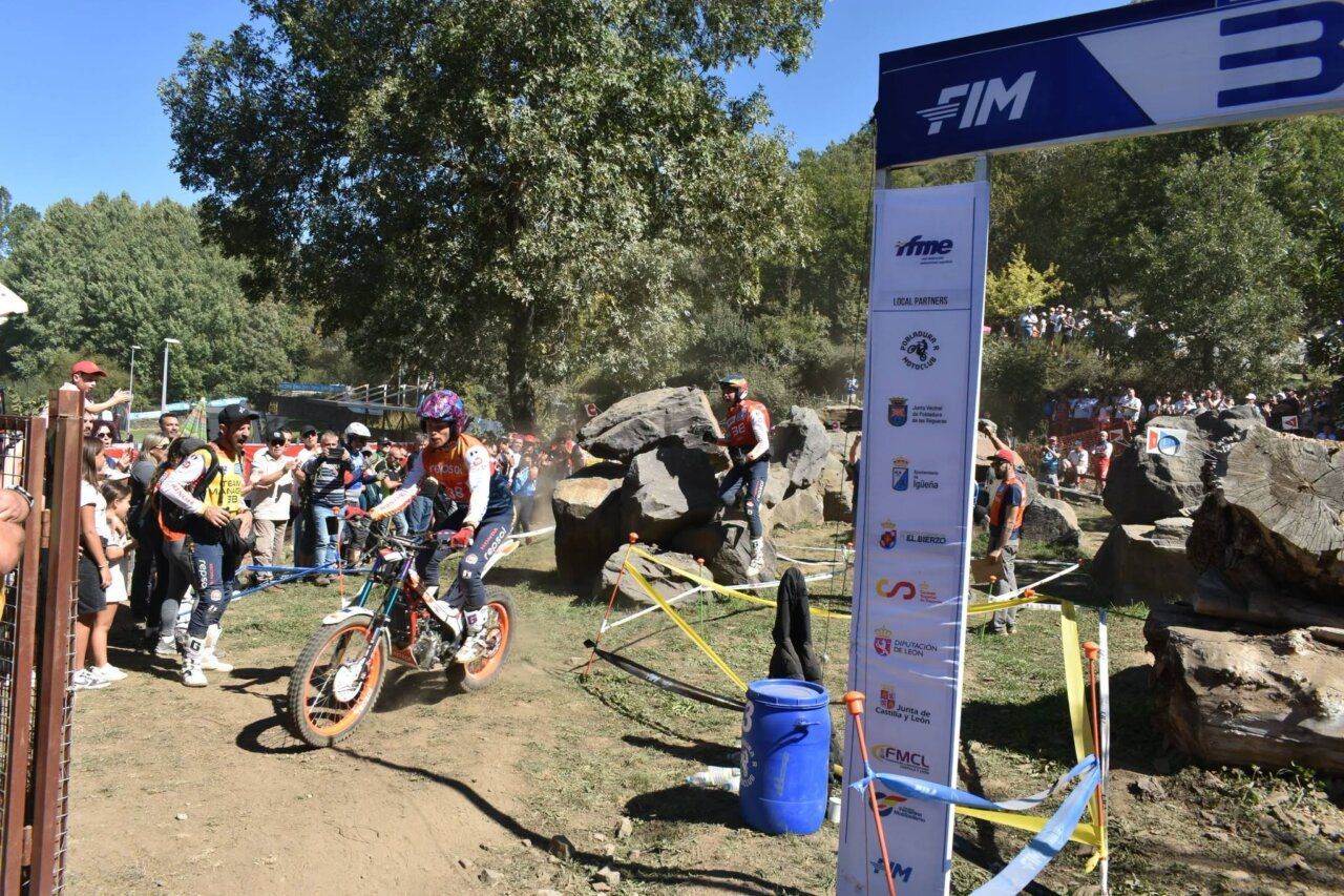 Pilotos compiten en el Campeonato del Mundo de Trial 2026 en Pobladura de las Regueras