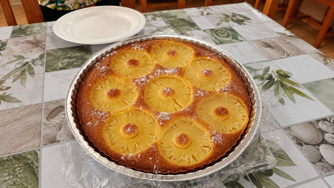 Tarta de piña presentada en un concurso de postres en Camponaraya