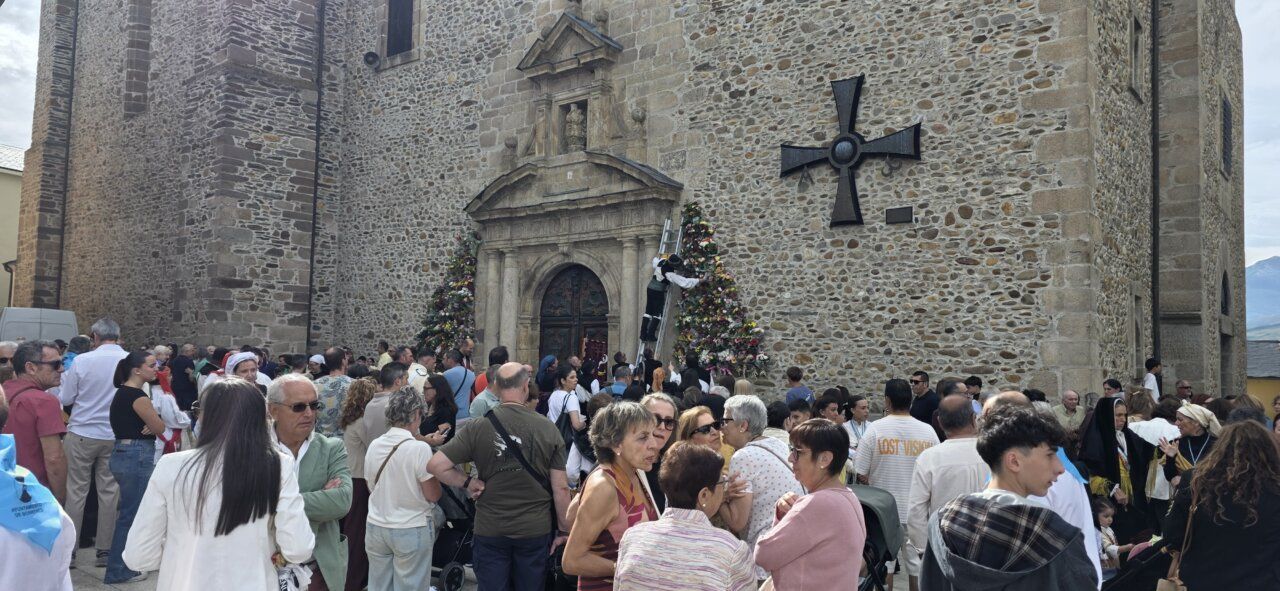 Multitud de personas en la fiesta de la Virgen de la Encina en Ponferrada