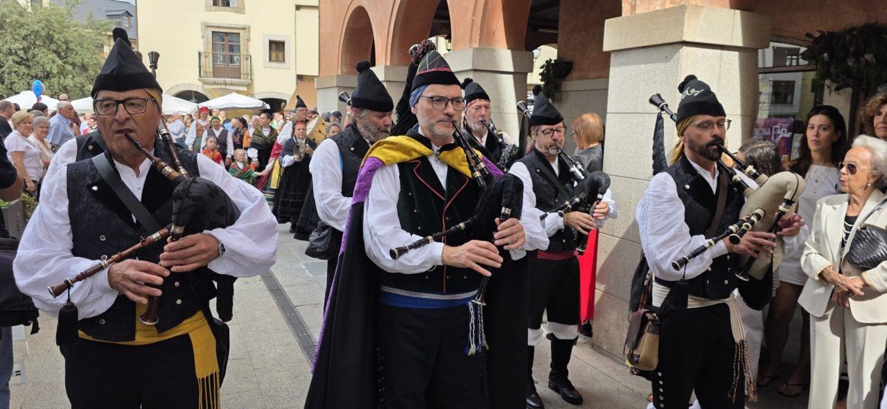 Músicos con gaita en la fiesta de la Virgen de la Encina en Ponferrada