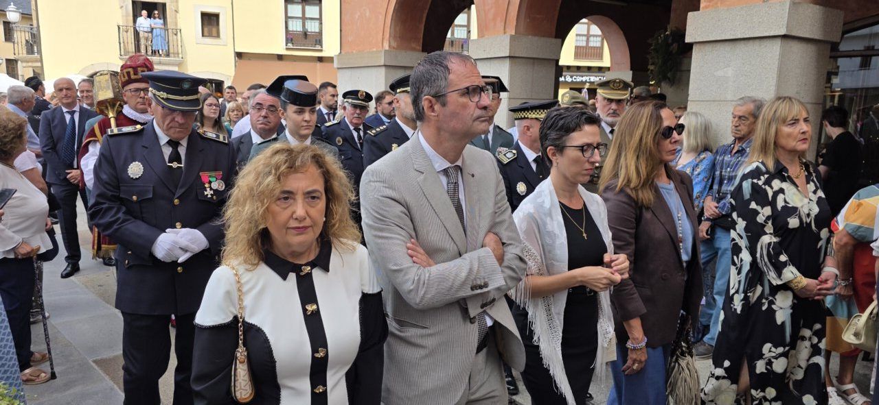 Ceremonia de la Virgen de la Encina en Ponferrada con asistentes