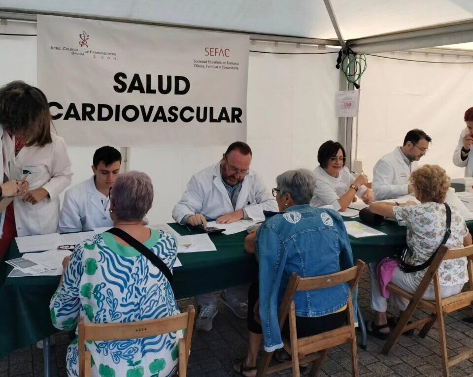 Profesionales de la salud en el Día Mundial del Farmacéutico en Ponferrada