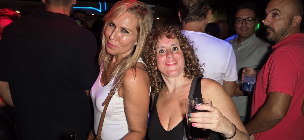 Dos mujeres disfrutando en la Discoteca Temple durante el evento After Viva Suecia.