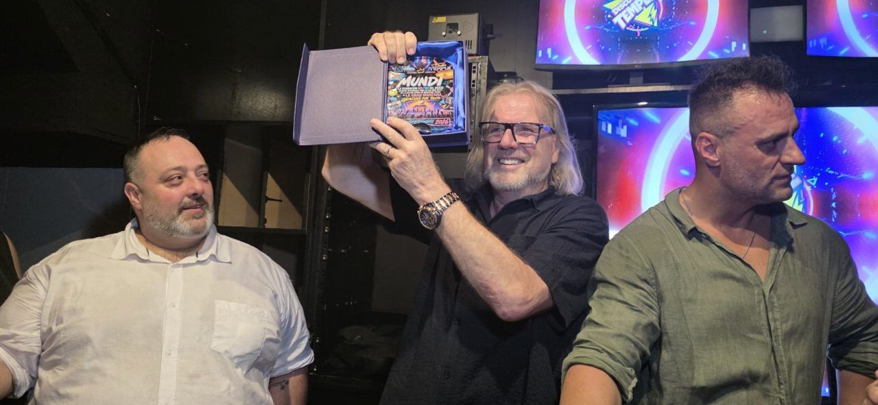 Celebración de la fiesta de los 80 y 90 en la Discoteca Temple