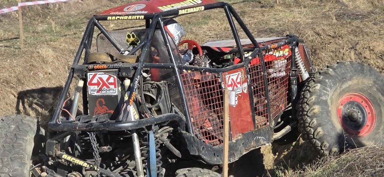 Vehículo de competición en el I Memorial Trial 4x4 en Camponaraya