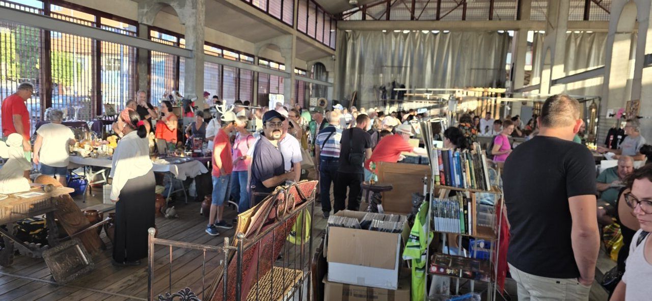 Vista del mercado en la II Feria de Antigüedades en Ponferrada