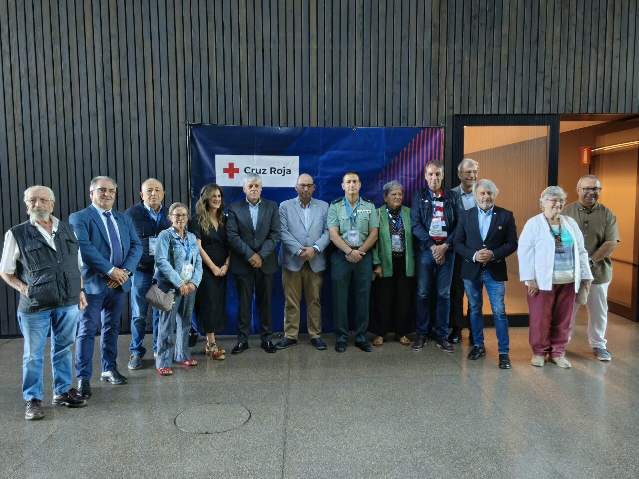 Grupo de personas en evento de Cruz Roja sobre cuidados y turismo sostenible