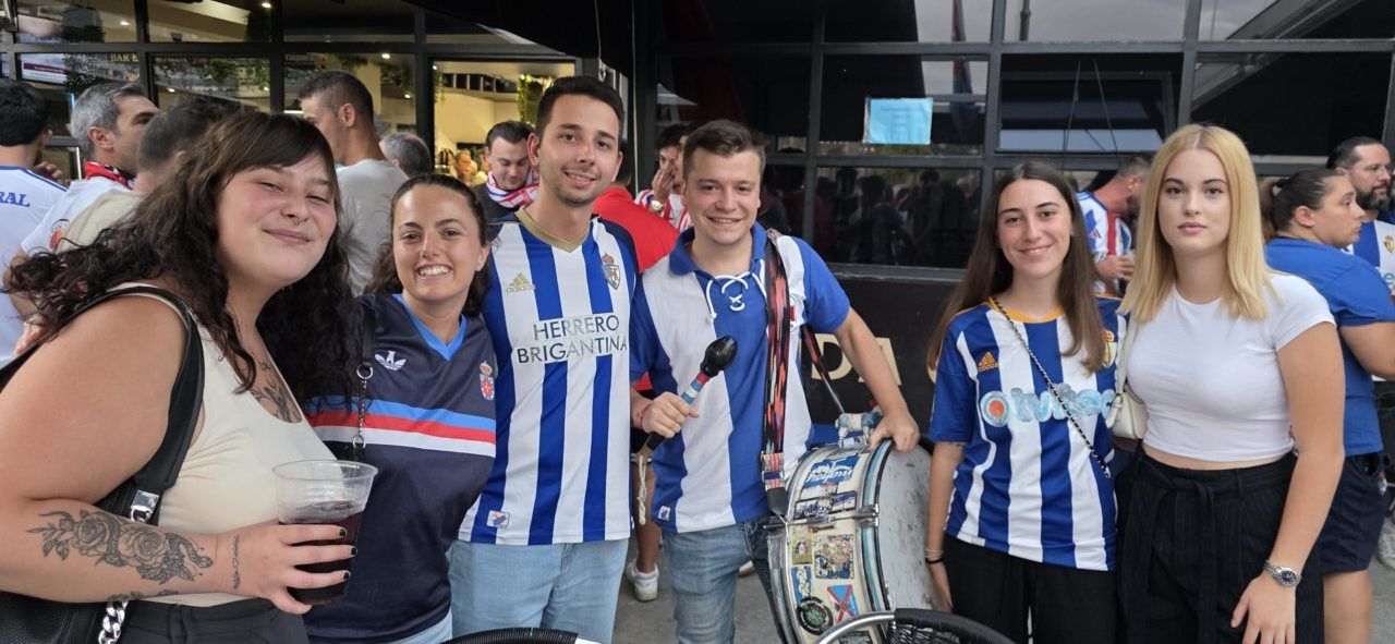 Grupo de aficionados de la Ponferradina en el Bar El Toralín
