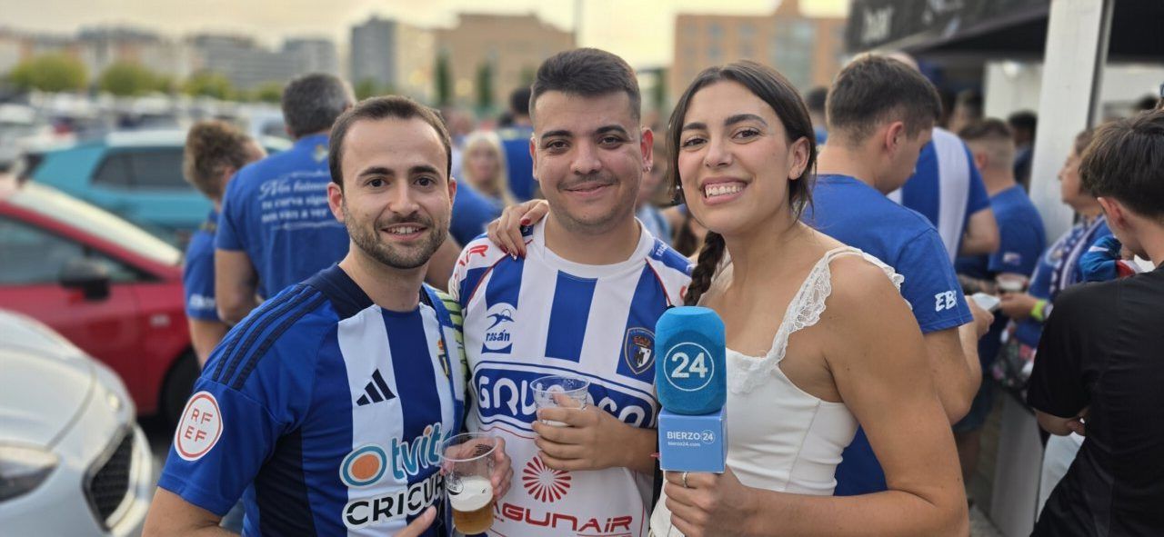 Tres aficionados de la Ponferradina en el Bar El Toralín