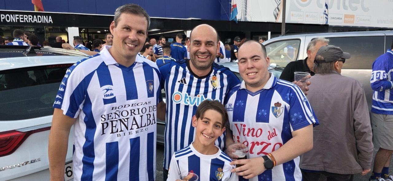 Aficionados de la Ponferradina en el Bar El Toralín