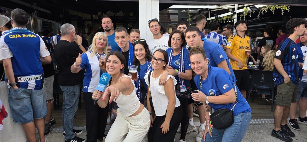 Grupo de aficionados de la Ponferradina en el Bar El Toralín