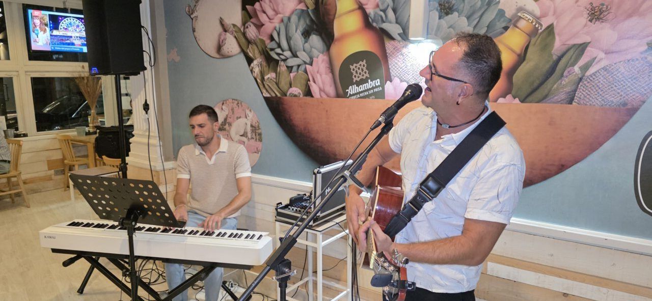 Miguel Cabero y Fran de la Mata en concierto homenaje a Antonio Flores