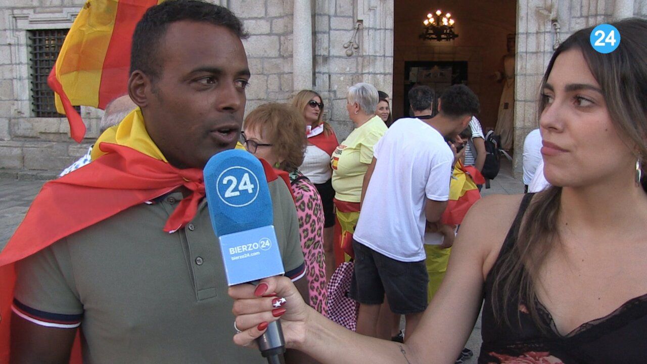 Ciudadanos de Ponferrada apoyando a Ceuta en una manifestación