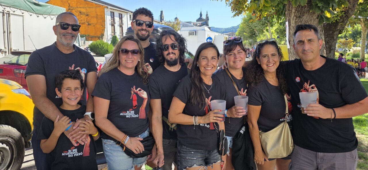 Grupo de personas celebrando las fiestas del Cristo en Villafranca del Bierzo