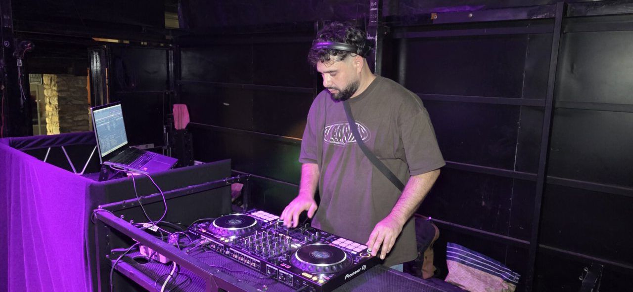 DJ actuando en la Ruta de la Cerveza en Camponaraya