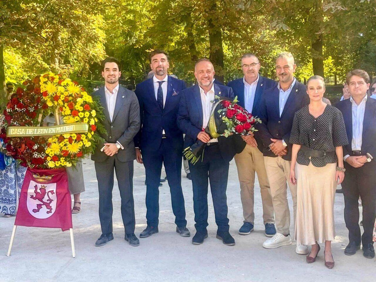 Representantes institucionales y empresariales en la Casa de León en Madrid